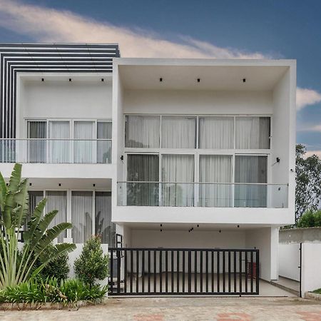Celestial Sapphire Villa Pvt Pool Veg Food 4Bhk Dod Ballāpur Exteriör bild
