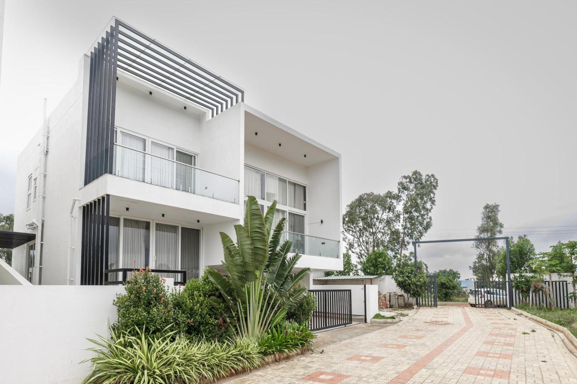 Celestial Sapphire Villa Pvt Pool Veg Food 4Bhk Dod Ballāpur Exteriör bild