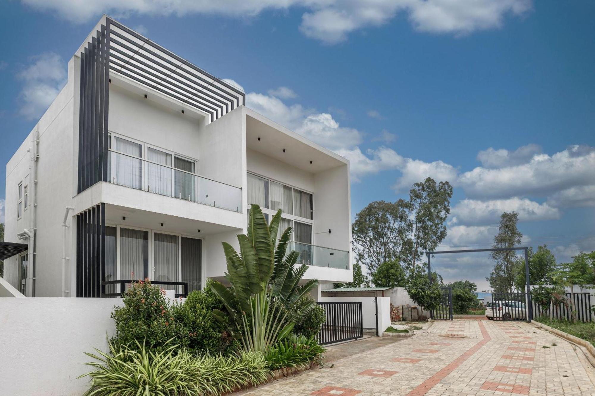 Celestial Sapphire Villa Pvt Pool Veg Food 4Bhk Dod Ballāpur Exteriör bild