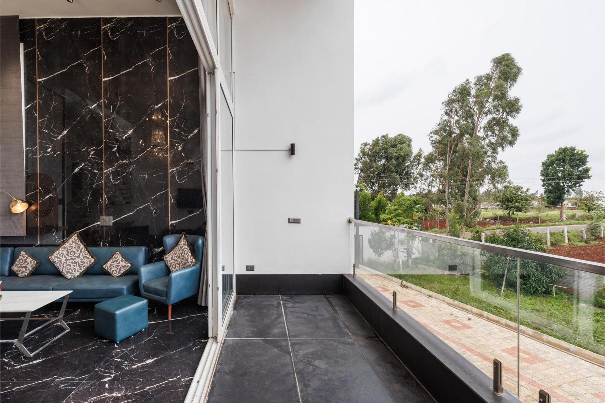 Celestial Sapphire Villa Pvt Pool Veg Food 4Bhk Dod Ballāpur Exteriör bild