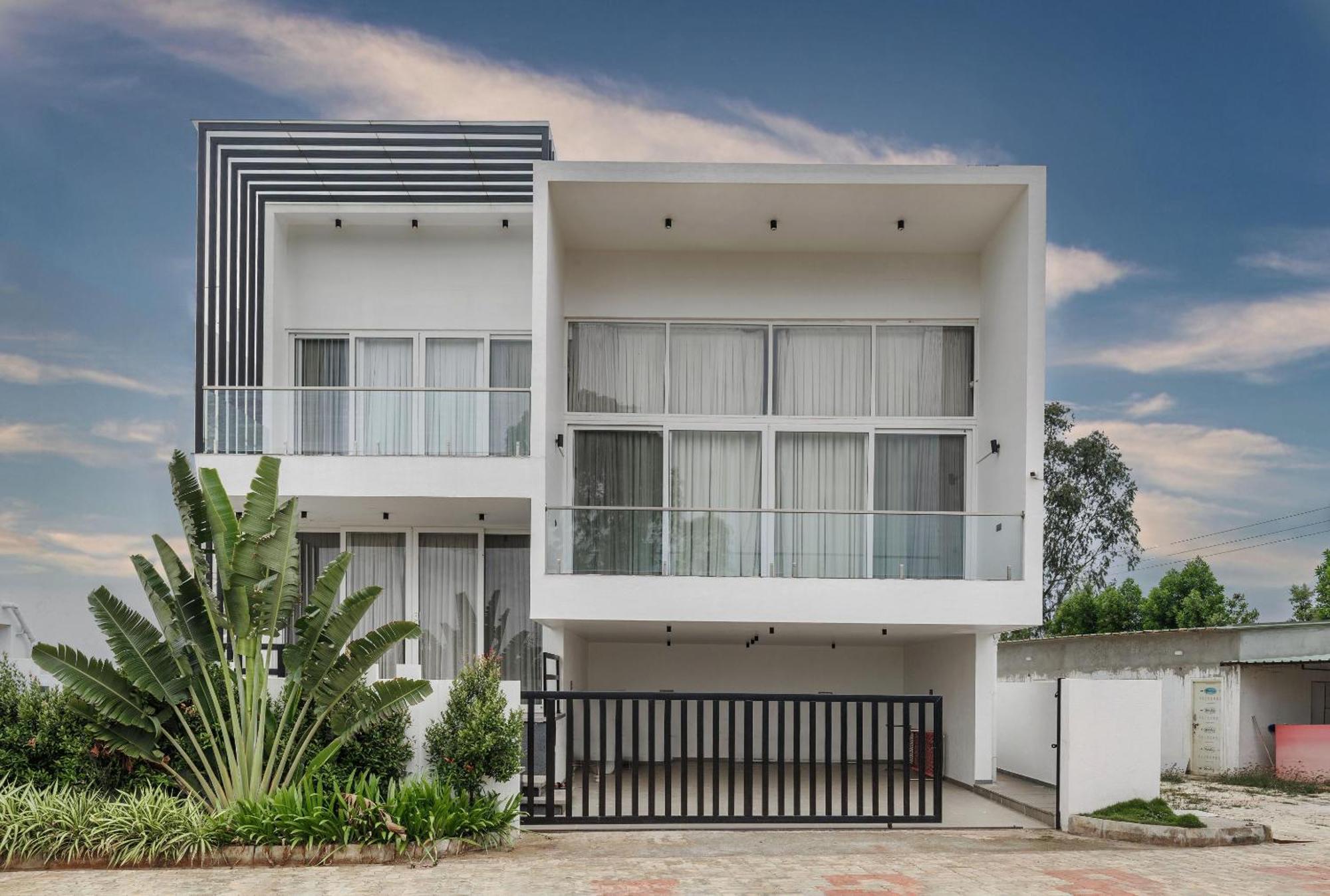 Celestial Sapphire Villa Pvt Pool Veg Food 4Bhk Dod Ballāpur Exteriör bild